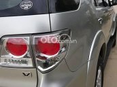 Cần bán Toyota Fortuner 2.7V năm 2012, màu bạc