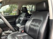 Bán ô tô Toyota Land Cruiser VX 4.6 sản xuất năm 2014, màu bạc, nhập khẩu nguyên chiếc xe gia đình