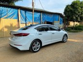 Bán xe Hyundai Elantra đời 2017, màu trắng 