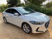 Bán xe Hyundai Elantra đời 2017, màu trắng 