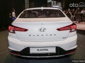 Hyundai Elantra MT 2021 giá chỉ 540tr