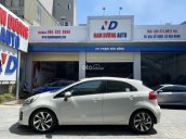 Xe Kia Rio 1.4AT Hatchback 2015, màu trắng