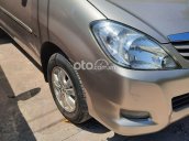 Cần bán xe Toyota Innova năm sản xuất 2010, màu bạc  