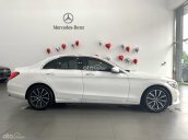 Bán Mercedes C200 xe màu trắng đời 2019, xe lên sẵn keylessgo, giá cực tốt tại H3T