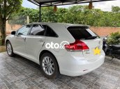 Cần bán gấp Toyota Venza đời 2011, màu trắng, nhập khẩu nguyên chiếc, 780 triệu