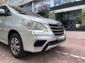 Bán ô tô Toyota Innova năm 2015, màu bạc xe gia đình