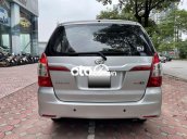 Bán ô tô Toyota Innova năm 2015, màu bạc xe gia đình