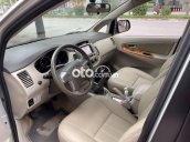 Bán ô tô Toyota Innova năm 2015, màu bạc xe gia đình