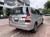 Bán ô tô Toyota Innova năm 2015, màu bạc xe gia đình