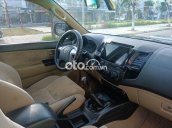 Xe Toyota Fortuner đời 2015, màu đen còn mới