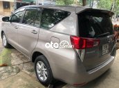 Cần bán lại xe Toyota Innova năm 2018, màu xám còn mới, giá tốt