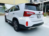 Bán Kia Sorento DATH đời 2018, màu trắng 