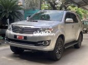 Cần bán gấp Toyota Fortuner sản xuất 2016, màu bạc xe gia đình