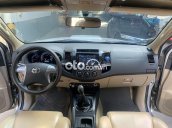 Cần bán gấp Toyota Fortuner sản xuất 2016, màu bạc xe gia đình