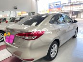 Bán ô tô Toyota Vios E năm sản xuất 2018, màu vàng cát còn mới