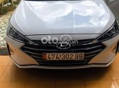 Cần bán Hyundai Elantra sản xuất năm 2019, màu trắng  