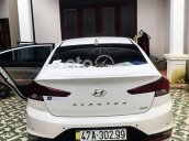Cần bán Hyundai Elantra sản xuất năm 2019, màu trắng  