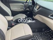 Cần bán gấp Hyundai Accent MT đời 2018, màu bạc, giá 385tr