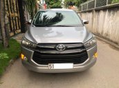 Cần bán gấp Toyota Innova 2.0E 2017, màu xám còn mới, 535tr