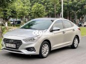 Cần bán gấp Hyundai Accent MT đời 2018, màu bạc, giá 385tr