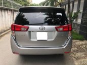 Cần bán gấp Toyota Innova 2.0E 2017, màu xám còn mới, 535tr