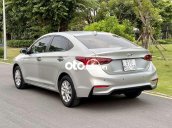 Cần bán gấp Hyundai Accent MT đời 2018, màu bạc, giá 385tr