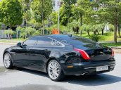 Jaguar XJL 3.0 model 2017, màu đen, xe nhập