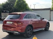 GLC 300 4Matic model 2020 đỏ, nội thất kem