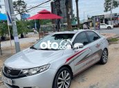 Cần bán Kia Forte đời 2013, màu bạc còn mới, giá chỉ 290 triệu