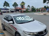 Cần bán Kia Forte đời 2013, màu bạc còn mới, giá chỉ 290 triệu