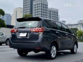 Toyota Innova 2.0V 2016, màu xanh