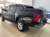 Bán Toyota Hilux năm sản xuất 2018, màu đen, xe nhập