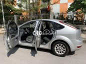 Bán xe Ford Focus 1.8AT sản xuất 2009, màu bạc xe gia đình, 290 triệu