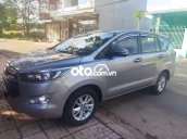 Bán Toyota Innova năm sản xuất 2017, màu bạc còn mới