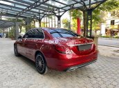 Cần bán Mercedes 2021, màu đỏ, còn rất mới