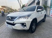 Bán xe Toyota Fortuner 2020, màu trắng còn mới