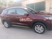 Cần bán lại xe Hyundai Tucson sản xuất 2021, màu đỏ còn mới