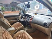 Cần bán Nissan Grand livina năm sản xuất 2010, màu vàng cát