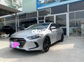 Cần bán gấp Hyundai Elantra 2.0L đời 2017, màu bạc còn mới  