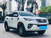 Cần bán gấp Toyota Fortuner 2.4G 4x2 MT sản xuất 2018, màu trắng, xe nhập 