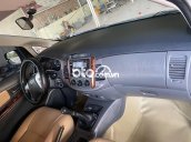 Cần bán Toyota Innova E năm 2012, màu bạc số sàn