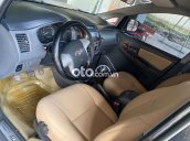 Cần bán Toyota Innova E năm 2012, màu bạc số sàn