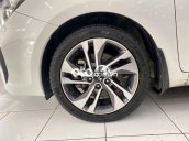 Bán ô tô Kia Rondo 2.0 GMT đời 2018, màu trắng, giá tốt