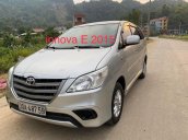 Bán Toyota Innova 2.0E 2015, màu bạc  