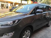 Cần bán lại xe Toyota Innova đời 2017, màu xám