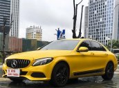 Cần bán gấp Mercedes sản xuất 2016, màu vàng  