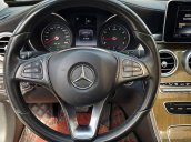 Bán xe Mercedes sản xuất 2015, màu đen còn mới, giá 939tr