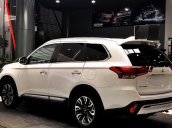 Bán ô tô Mitsubishi Outlander Premium 2.0 CVT sản xuất 2021, màu trắng, giá tốt