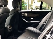 Cần bán xe Mercedes 2021, màu đen còn mới