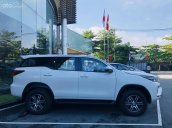 Bán Toyota Fortuner 2.4 màu trắng chỉ 250tr nhận xe, KM tiền mặt, tặng PK, hỗ trợ trả góp lên đến 90%, giá rẻ nhất HCM